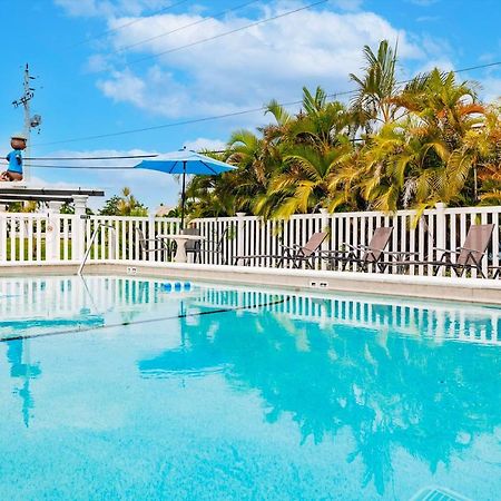 Poolside King Cottage With Kitchen - 10 Minutes To Beach! フォートマイヤーズ エクステリア 写真