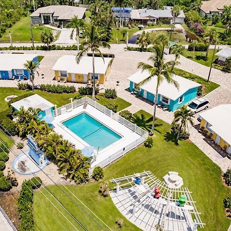 Poolside King Cottage With Kitchen - 10 Minutes To Beach! フォートマイヤーズ エクステリア 写真