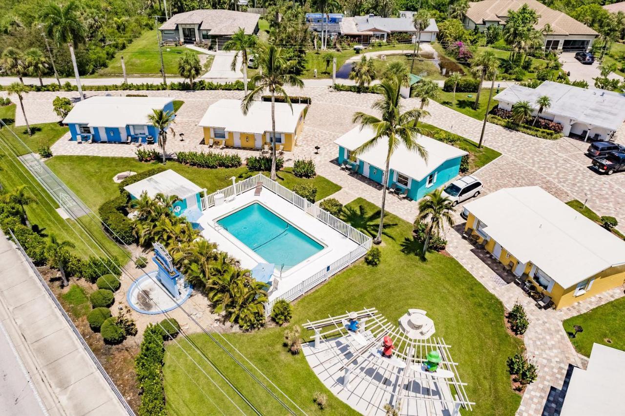 Poolside King Cottage With Kitchen - 10 Minutes To Beach! フォートマイヤーズ エクステリア 写真