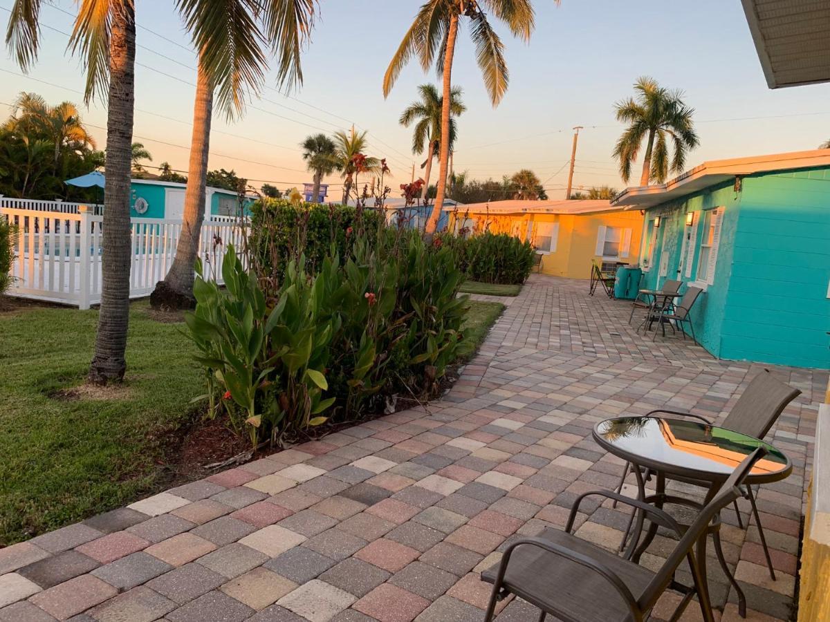Poolside King Cottage With Kitchen - 10 Minutes To Beach! フォートマイヤーズ エクステリア 写真