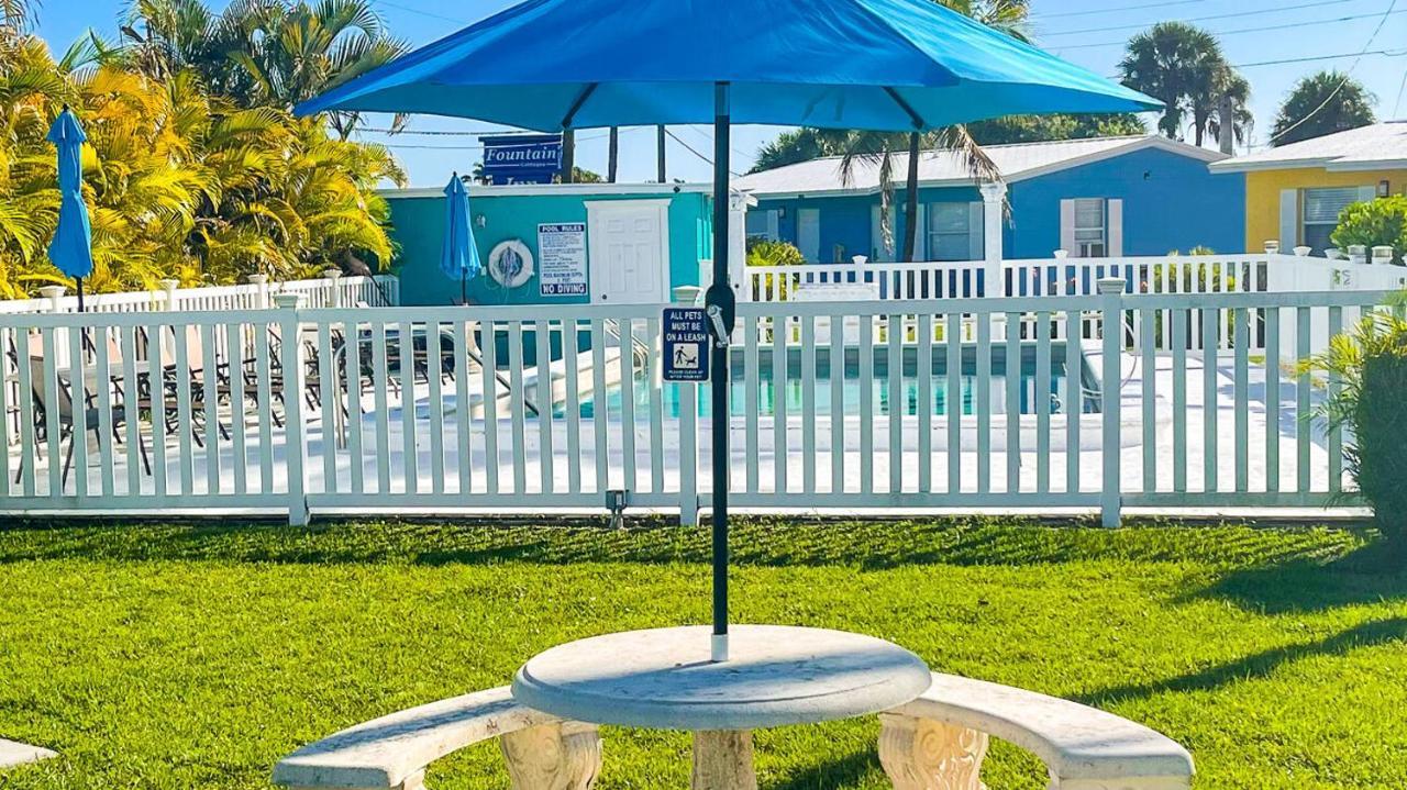 Poolside King Cottage With Kitchen - 10 Minutes To Beach! フォートマイヤーズ エクステリア 写真