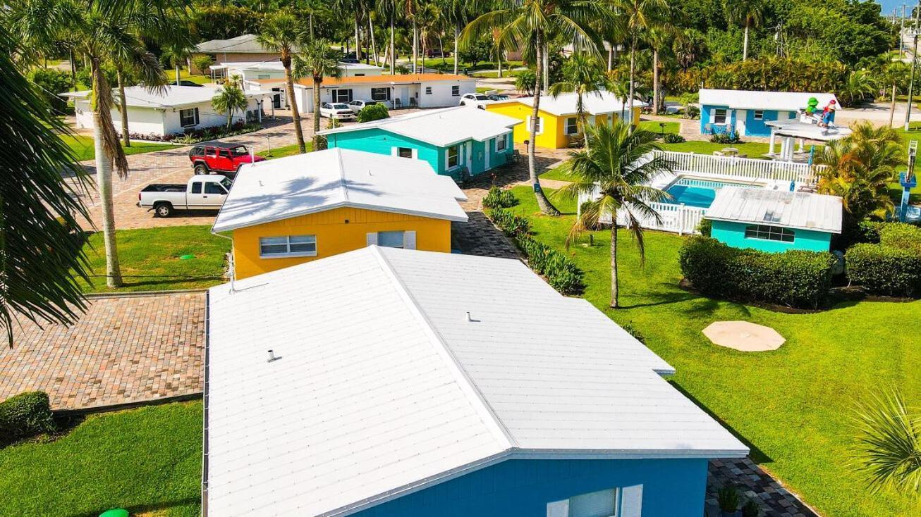 Poolside King Cottage With Kitchen - 10 Minutes To Beach! フォートマイヤーズ エクステリア 写真